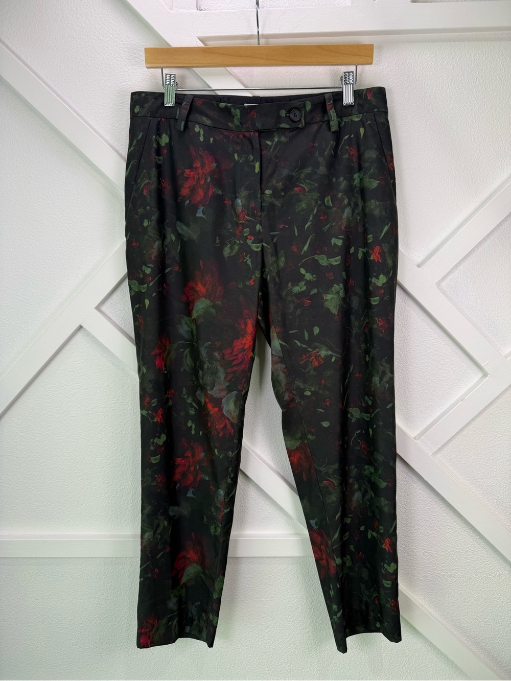 NWT 6397 Floral Cropped Trousers Women’s Size 10 Black Red Rose Print Pants USA